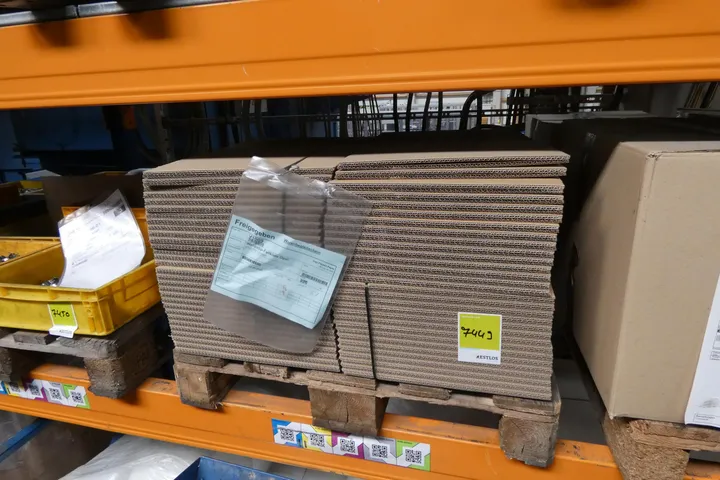 Konvolut Wellpapp-Faltkiste Opel 370x370x195 Opel Umfang: Palette mit Inhalt